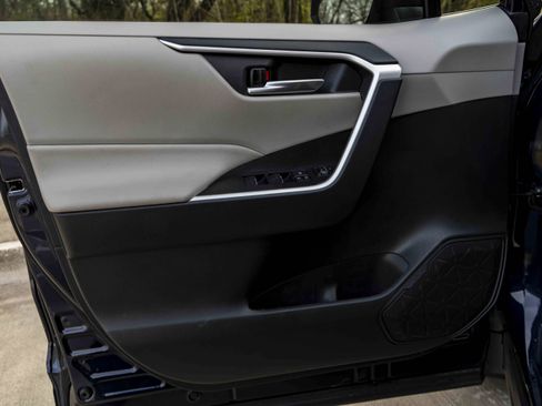 Used 2025 Toyota RAV4 XLE Premium image 35