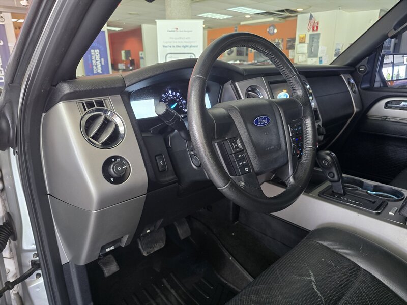 Used 2017 Ford Expedition XLT w/ Equipment Group 202A RWD image 8