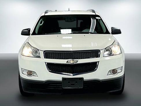 Used 2011 Chevrolet Traverse LS image 2