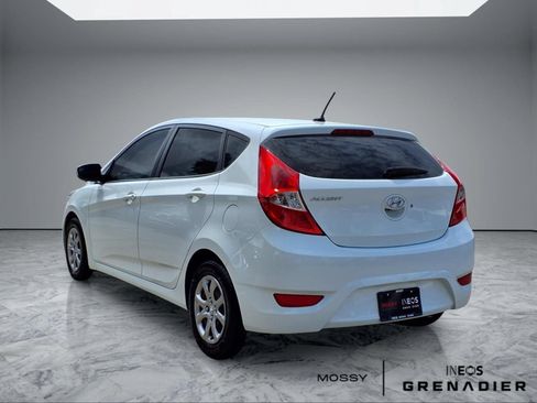 Used 2013 Hyundai Accent GS FWD image 2