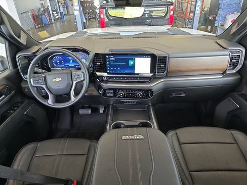Certified 2025 Chevrolet Silverado 3500 High Country w/ Technology Package image 26