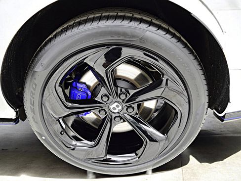 New 2025 Bentley Bentayga image 45