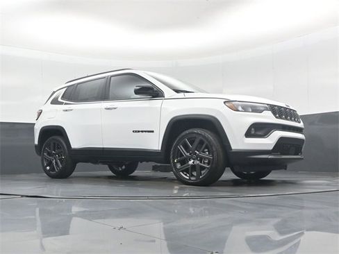 New 2026 Jeep Compass Latitude image 38