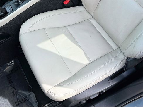 Used 2020 Volvo XC40 T5 Momentum w/ Protection Package Premier image 20