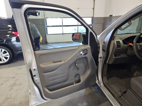 Used 2015 Nissan Frontier S image 10