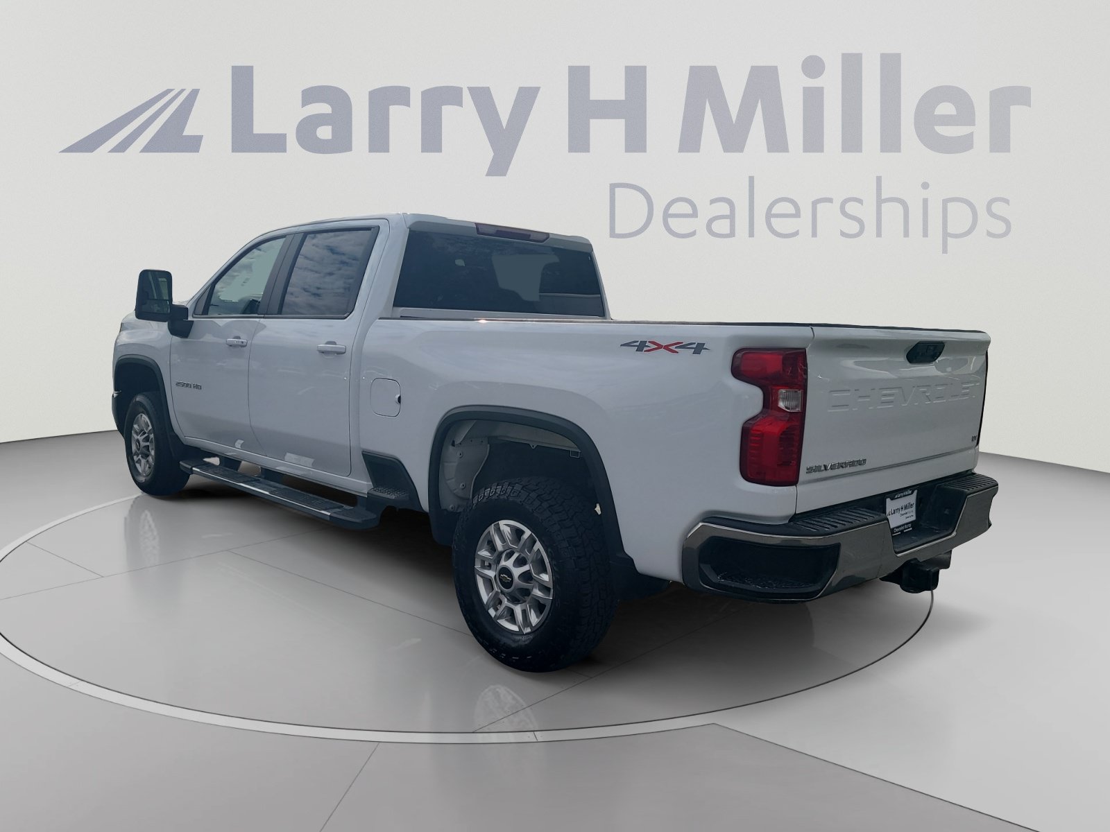 Used 2025 Chevrolet Silverado 2500 LT w/ Convenience Package AWD/4WD image 3