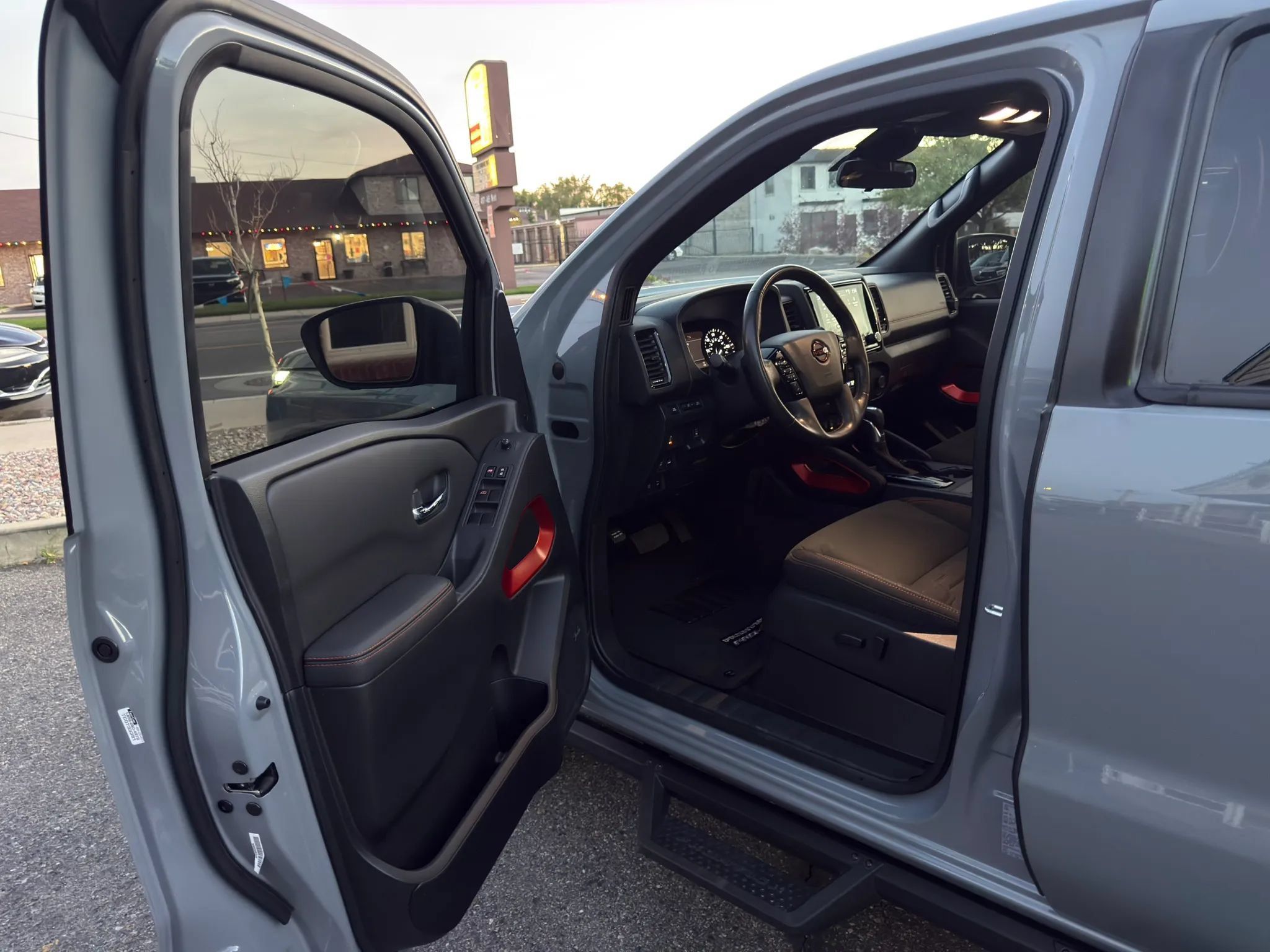 Used 2023 Nissan Frontier PRO-4X w/ Pro Convenience Package AWD/4WD image 23