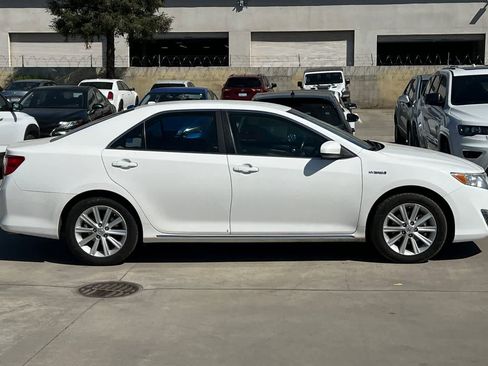 Used 2012 Toyota Camry XLE w/ Convenience Pkg image 9