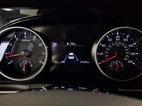 Used 2023 Kia Carnival EX FWD image 19