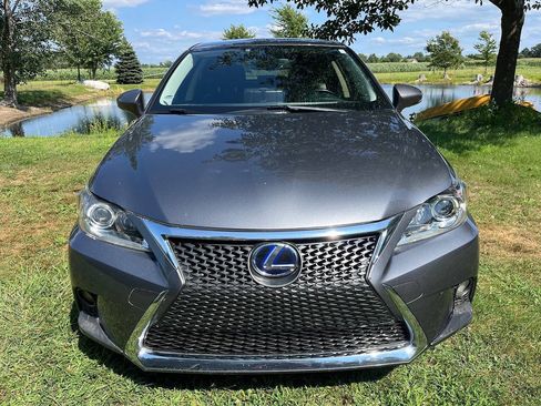 Used 2017 Lexus CT 200h w/ Accessory Package 2 FWD image 2