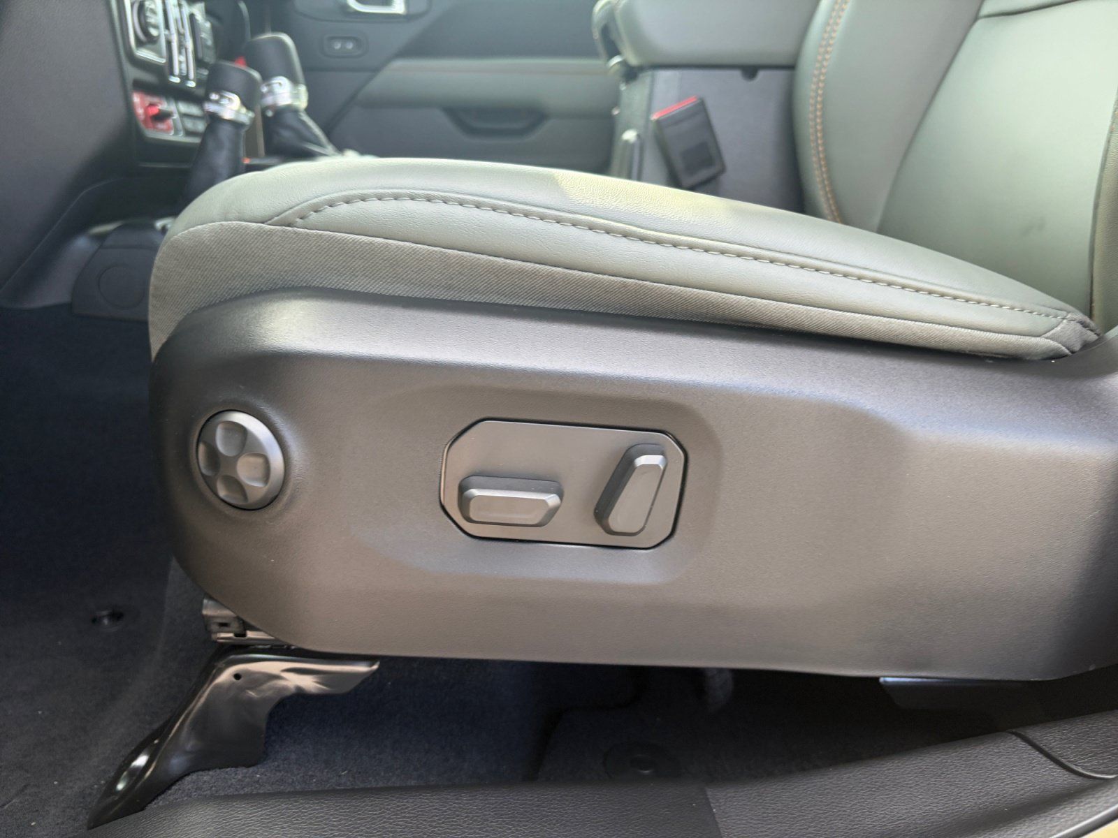 New 2027 Jeep Gladiator Mojave AWD/4WD image 15