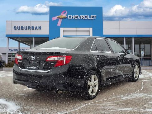 Used 2014 Toyota Camry L image 4