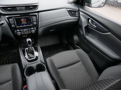 Used 2020 Nissan Rogue SV image 20