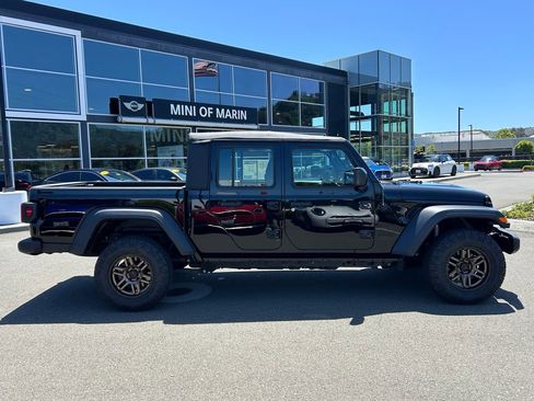 Used 2023 Jeep Gladiator Sport AWD/4WD image 6