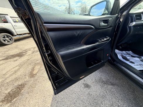 Used 2014 Toyota Highlander Limited image 48