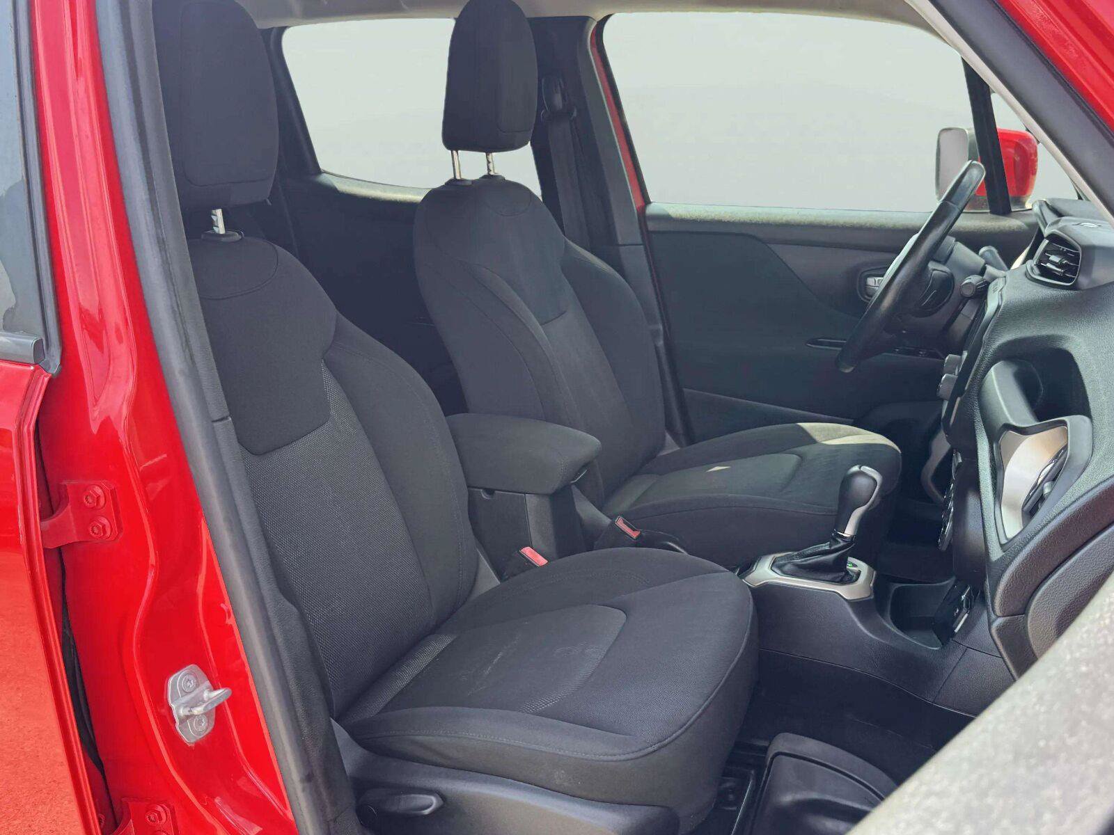 Used 2015 Jeep Renegade Latitude w/ Popular Equipment Group FWD image 51