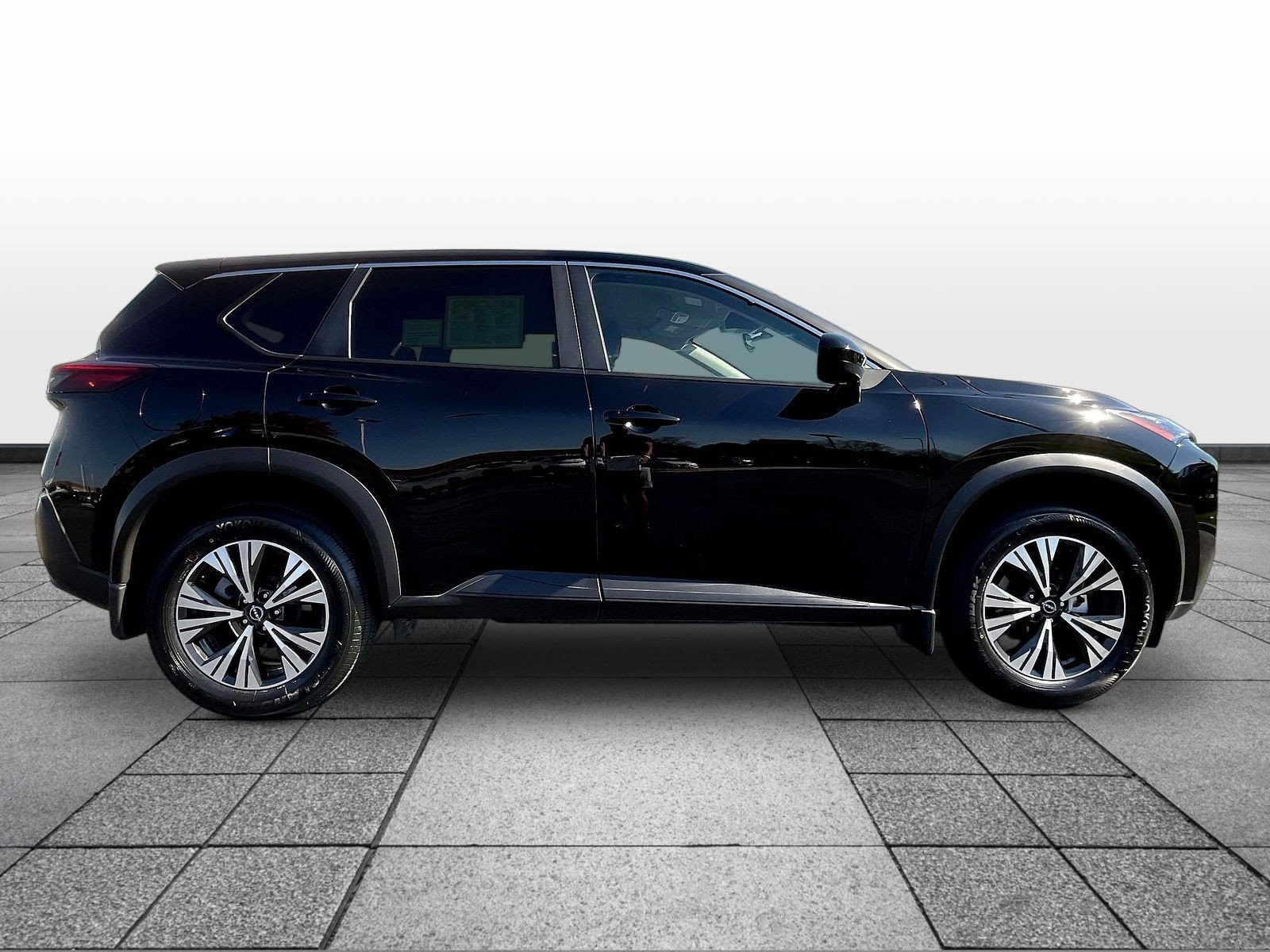 Used 2023 Nissan Rogue SV AWD/4WD image 4