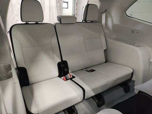 Used 2025 GMC Acadia Denali w/ Super Cruise Package image 14