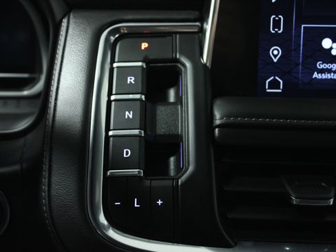 Used 2024 GMC Yukon XL SLE image 24