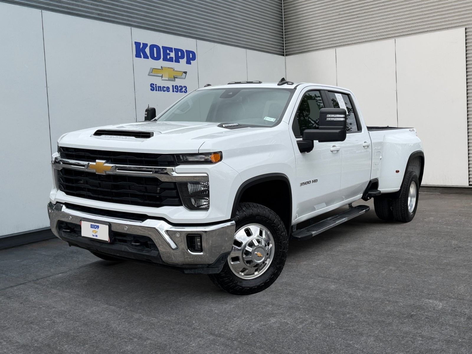 Used 2025 Chevrolet Silverado 3500 LT w/ Safety Package AWD/4WD image 1