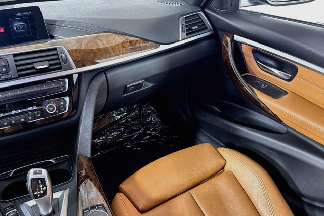 Used 2018 BMW 330e w/ Premium Package RWD image 22