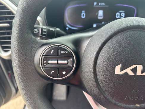 Used 2025 Kia Soul LX w/ LX Technology Package FWD image 18