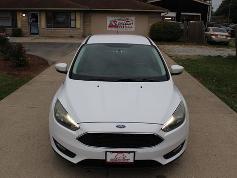 Used 2015 Ford Focus SE w/ Equipment Group 201A FWD image 4