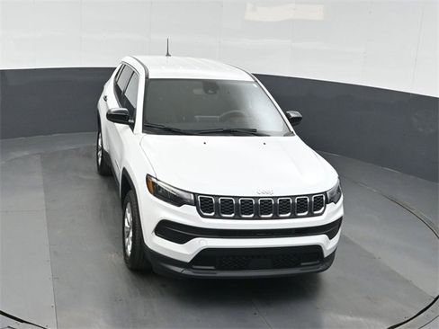 Used 2025 Jeep Compass Sport image 36