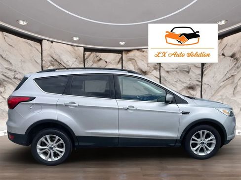 Used 2019 Ford Escape SEL FWD image 6