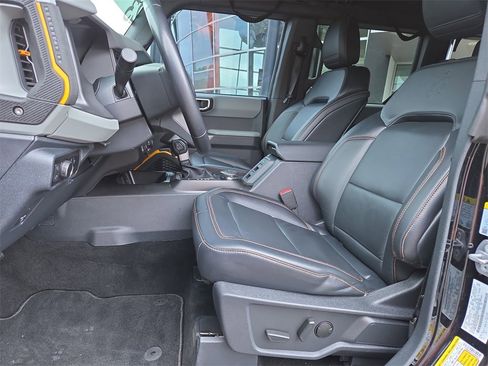 Used 2023 Ford Bronco Badlands image 13