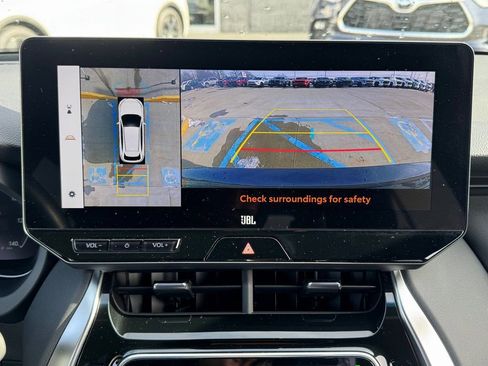 Used 2024 Toyota Venza Limited image 19