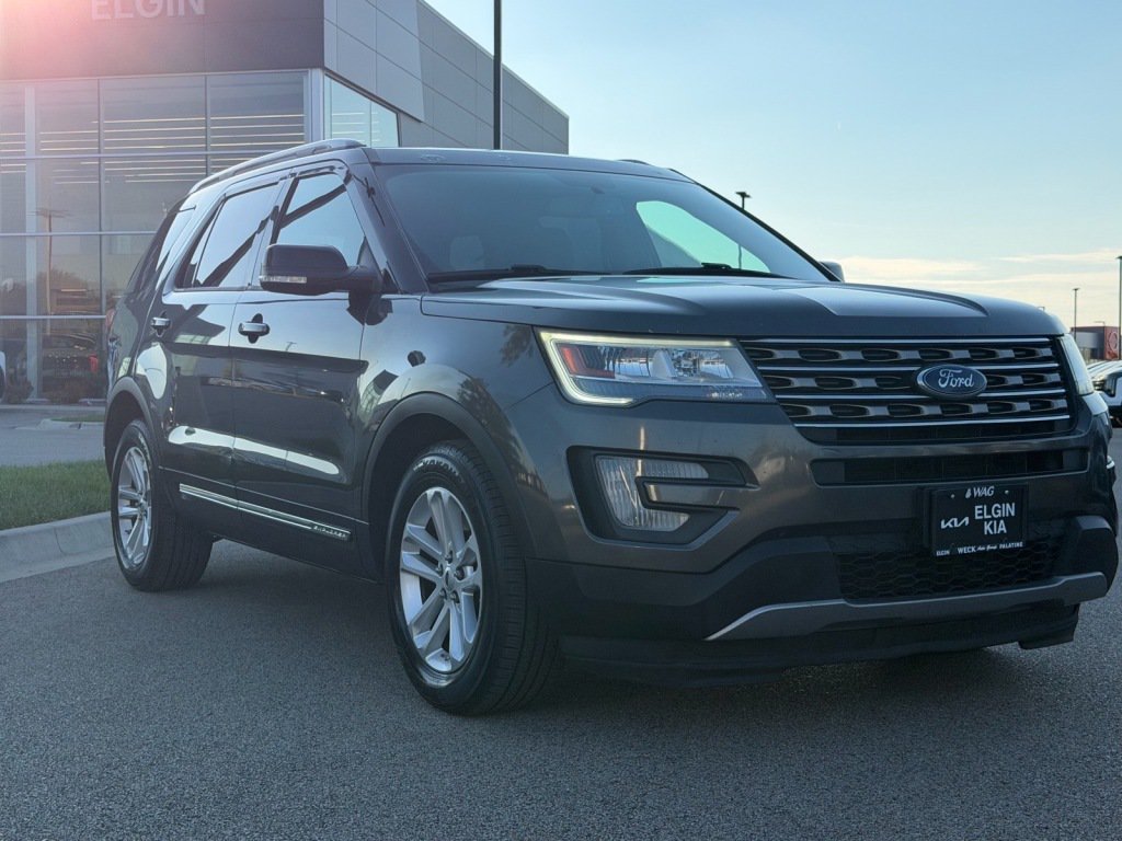 Used 2017 Ford Explorer XLT w/ Equipment Group 201A FWD image 1
