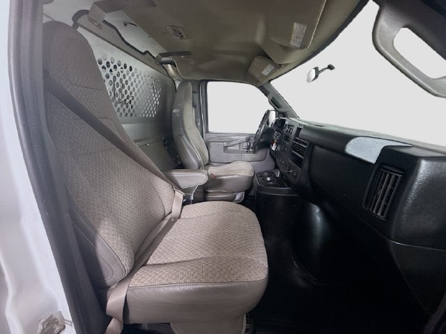 Used 2017 Chevrolet Express 2500 RWD image 22