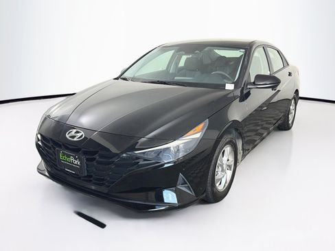 Used 2021 Hyundai Elantra SE FWD image 3