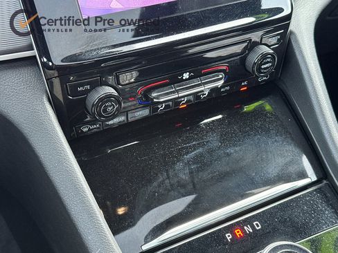 Certified 2025 Jeep Grand Cherokee Laredo X image 21