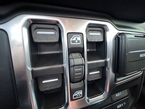 New 2025 Jeep Gladiator Sport image 12