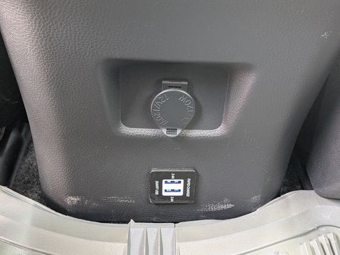 Used 2020 Toyota RAV4 LE FWD image 15
