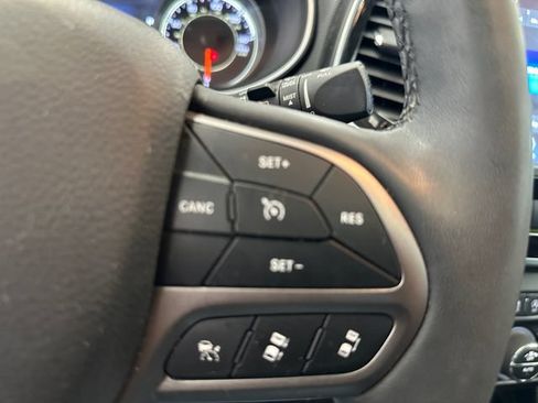 Used 2022 Jeep Cherokee Limited AWD/4WD image 27