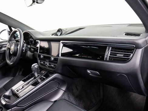 Used 2024 Porsche Macan Premium Plus AWD image 18