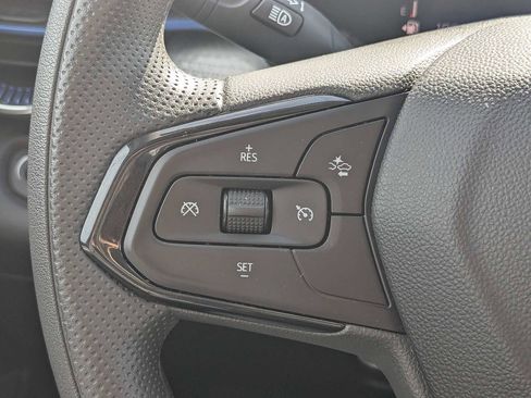 Used 2025 Chevrolet Trax LT FWD image 24