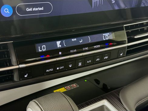Used 2025 Toyota Sienna XLE FWD image 19