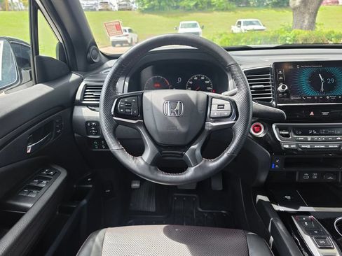 Used 2025 Honda Ridgeline Black Edition image 8