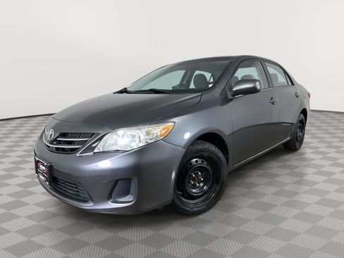Used 2013 Toyota Corolla LE image 1