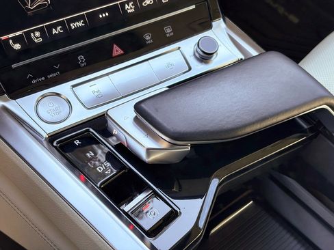Used 2019 Audi e-tron Premium Plus image 17