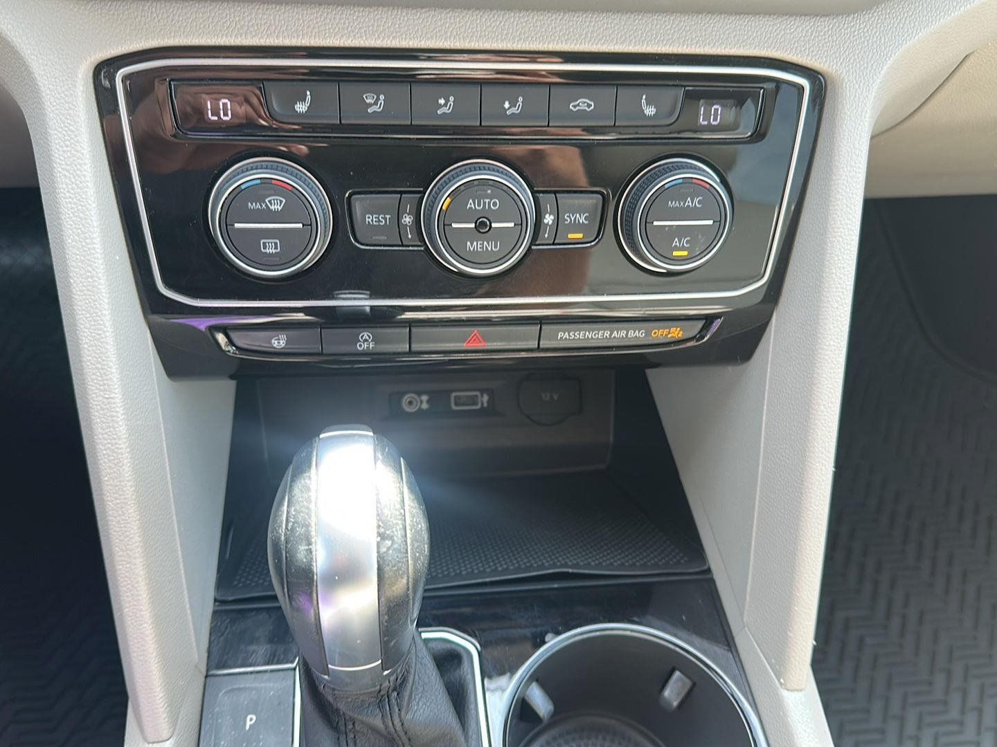 Used 2019 Volkswagen Atlas SEL AWD/4WD image 19