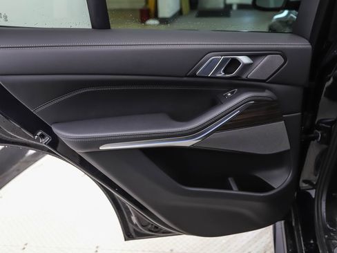 Used 2026 BMW X5 xDrive50e w/ M Sport Package image 19