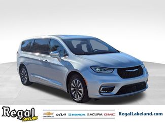 Used 2022 Chrysler Pacifica Limited video 1