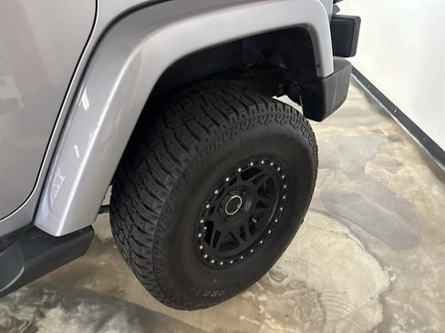 Used 2018 Jeep Wrangler Unlimited Sahara AWD/4WD image 11