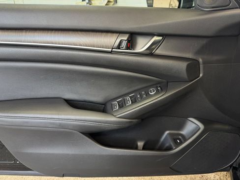 Used 2019 Honda Accord EX image 10