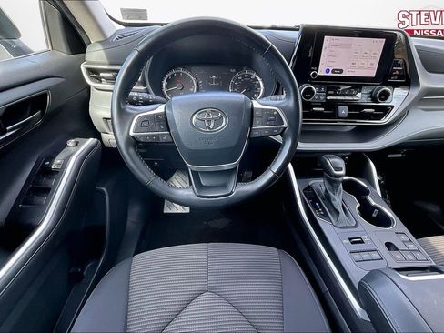 Used 2024 Toyota Highlander LE image 8